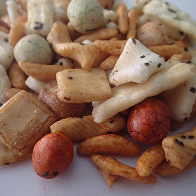 주문 녹말 일본 구워진 전병 전병은 코팅된 땅콩과 섞입니다 online manufacture