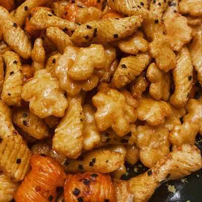 좋은 가격 원래 맛있는 일본 후라이드 크래커는 일본 과자 크래커를 구웠습니다 온라인으로