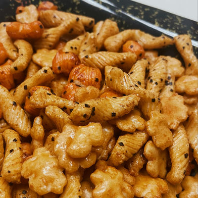 좋은 가격 일본 도매 주문 제작된 전병 시금치 전병 과자 온라인으로