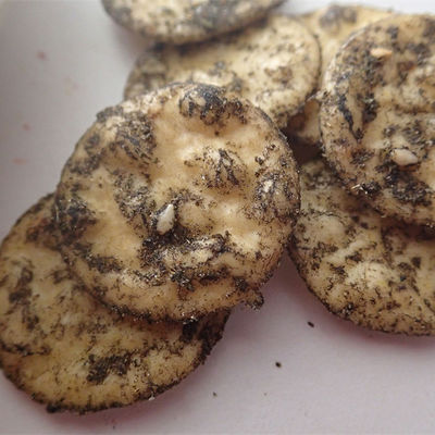 좋은 가격 풍미 센베이 전병 5 킬로그램 검정깨 전병을 작은 알로 만드세요 온라인으로