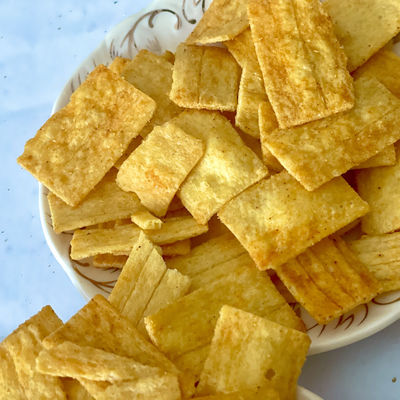 좋은 가격 쌀 바삭바삭한 과자와 전병 수입 과자를 바삭바삭하게 구우세요 온라인으로