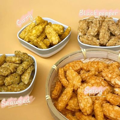 바삭바삭한 시금치 카레 칠레고추를 넣은 저민 고기와 강낭콩 스튜 후춧가루 풍미 전병 과자 후라이드