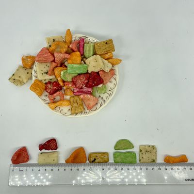 좋은 가격 타피오카 스타치와 함께 크랜치 구운 끈끈한 쌀 크래커 다중 모양 7.5KG 대용품 포장 온라인으로