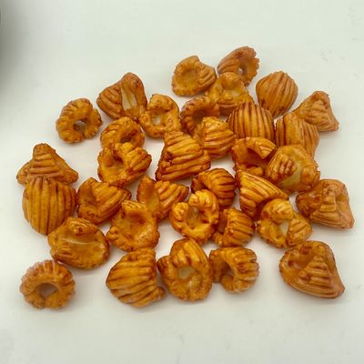 좋은 가격 대담한 크리스피 쌀 크래커 매운 맛의 텍스처 디자인 간식 준비 온라인으로