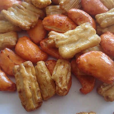 좋은 가격 6 ~ 12개월 유효기간 쌀 크래커 간식 매운 맛 밀 알레르기 반응 정보 소매 포장 및 유통에 이상적입니다 온라인으로